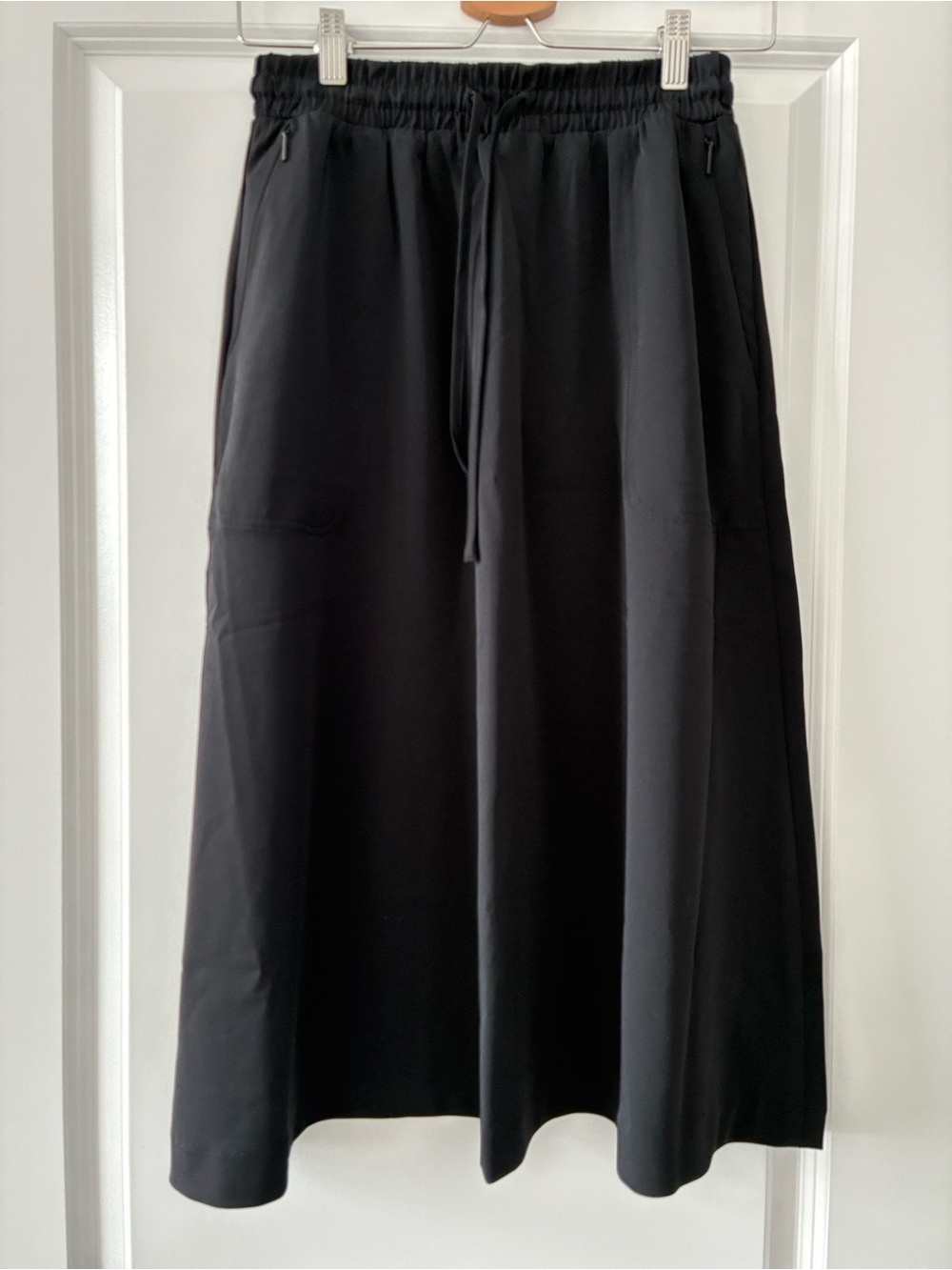 SPANX Size XS CarryOn Midi Skirt - Black